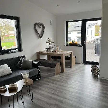 #neu L Seeblick L Netflix L Boxspring L Nespresso L E-tuer L Terrasse L 82m2 דירה *